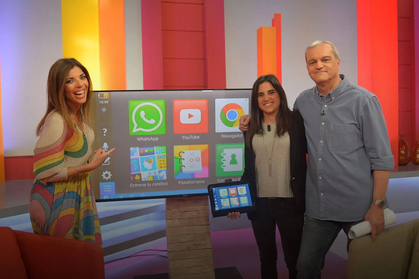 Isabel García im Studio der Sendung En Compañía