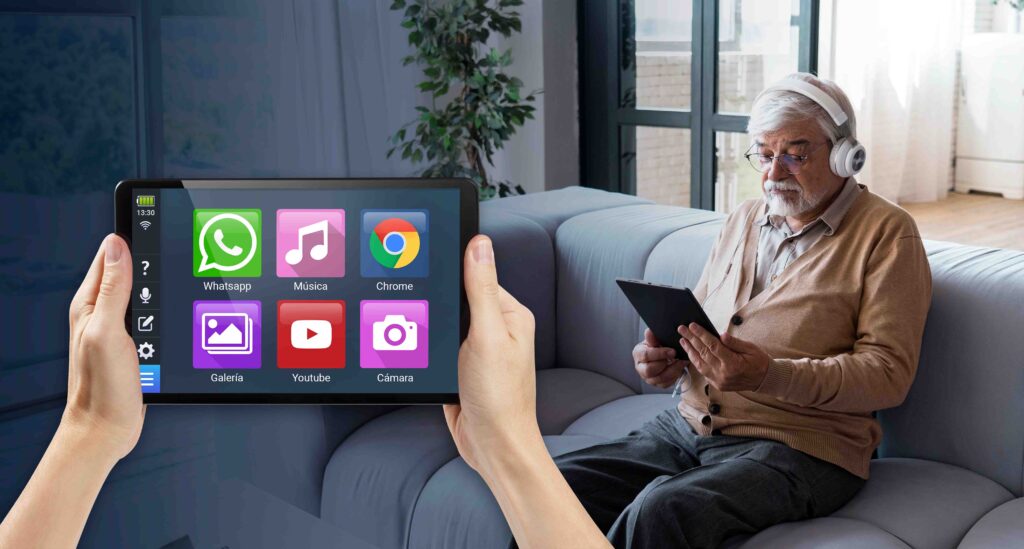 Persona mayor descubriendo todo lo que puedes hacer con una tablet Bleta