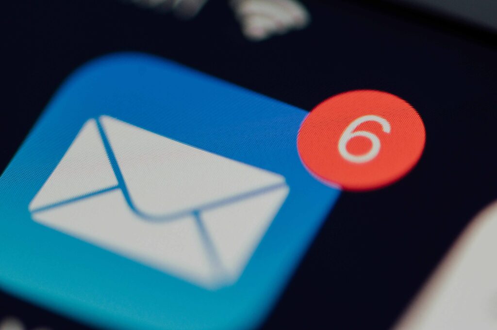 Una pantalla de un móvil con una notificación